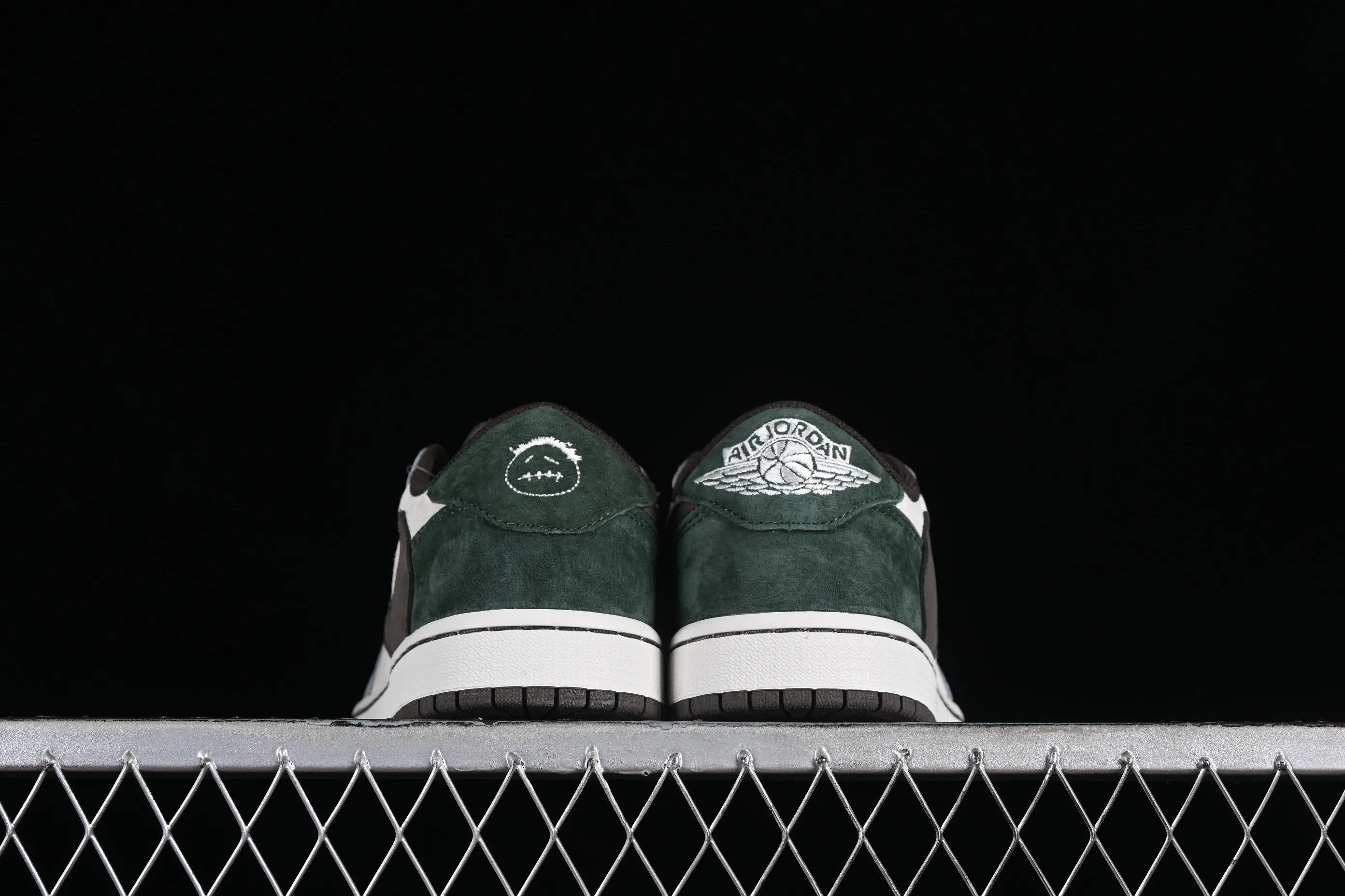 All Categories Air Jordan Jordan Series Basketball Shoes Air Jordan 1 Low Travis Scott x Air Jordan 1 Low OG AJ1 Joe 1 Reversed Overhook Joint Style Casual Sports Basketball Shoes DM7866-820